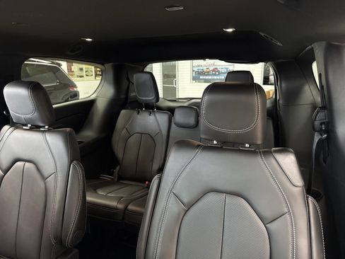 New 2026 Chrysler Pacifica Select image 12