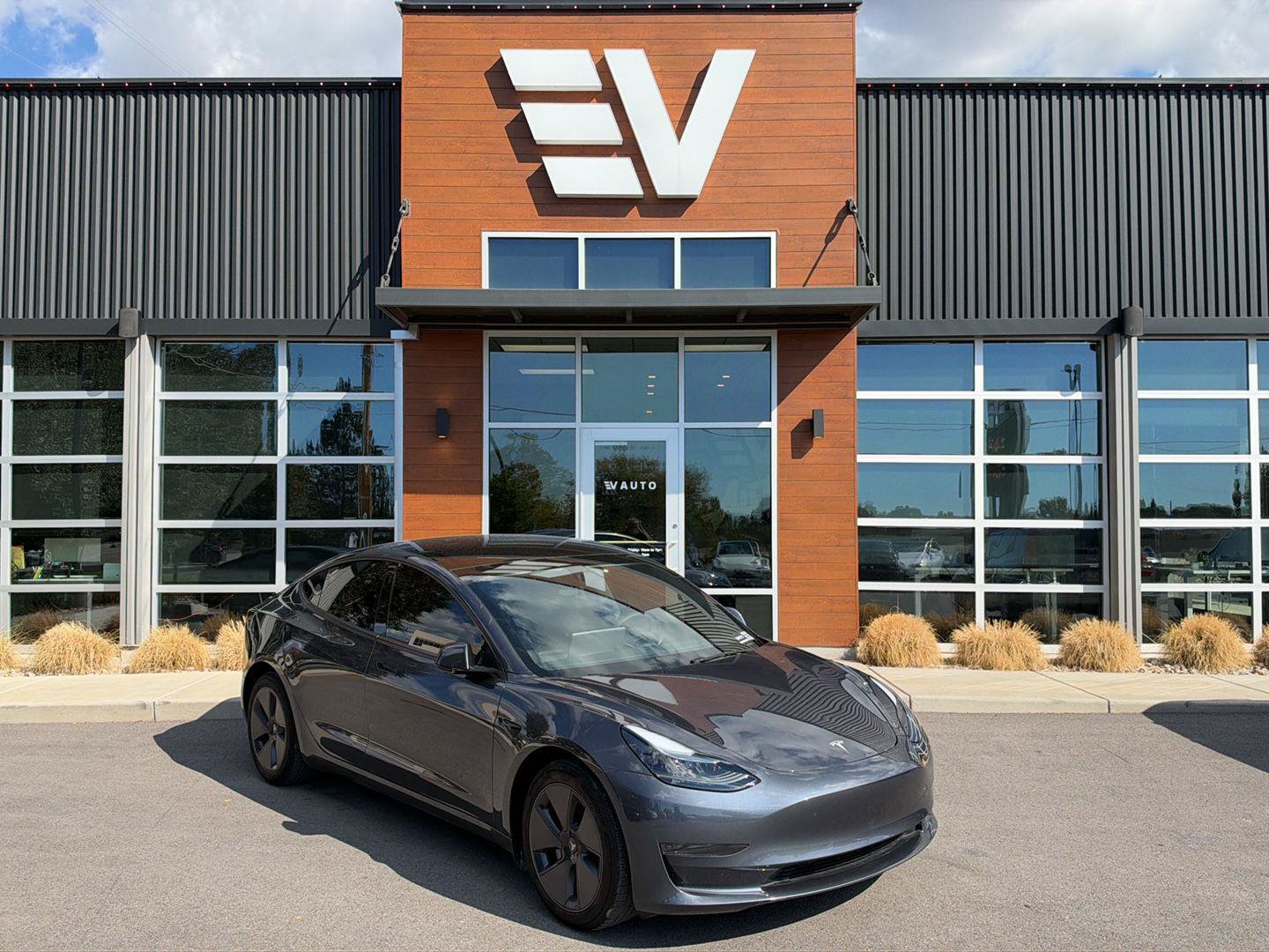 Used 2023 Tesla Model 3 Standard Range RWD image 1