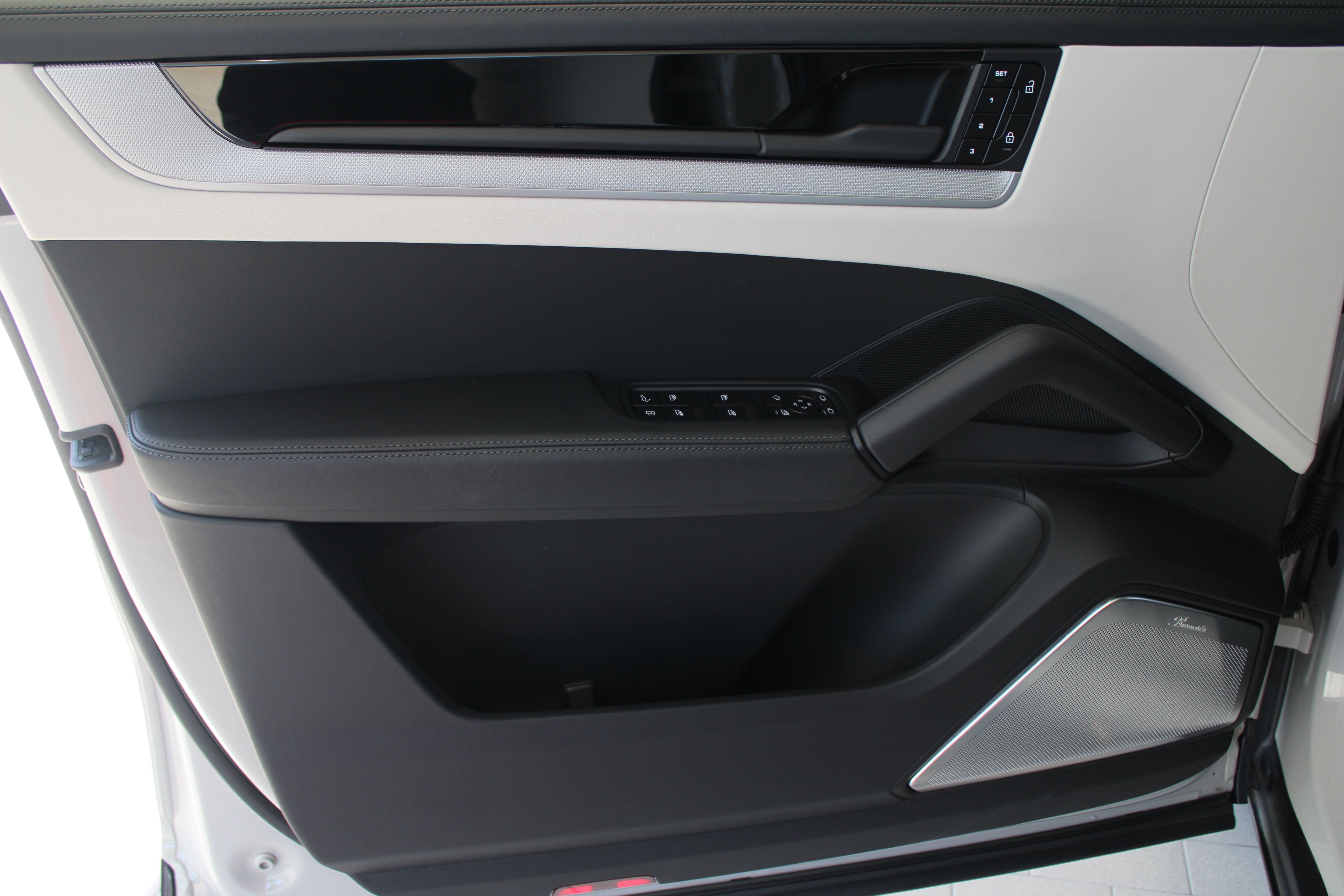 Certified 2025 Porsche Cayenne S AWD/4WD image 25