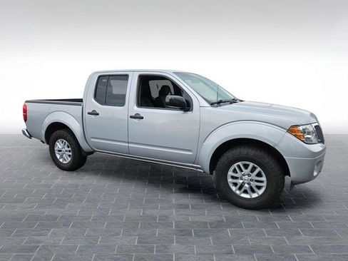 Used 2016 Nissan Frontier SV AWD/4WD image 3