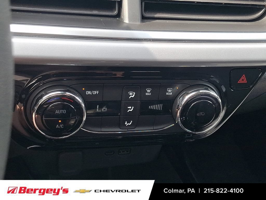 Certified 2024 Chevrolet Trax LT FWD image 18