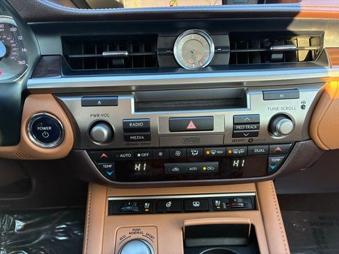 Used 2018 Lexus ES 300h image 30