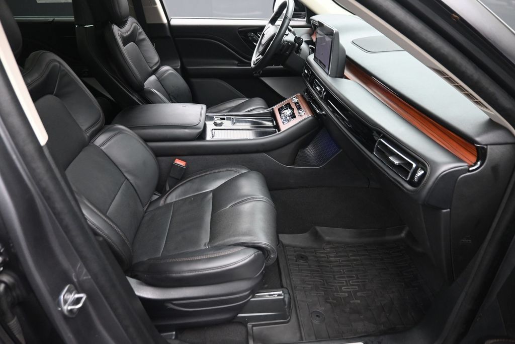Used 2023 Lincoln Aviator Reserve w/ Equipment Group 201A AWD/4WD image 9