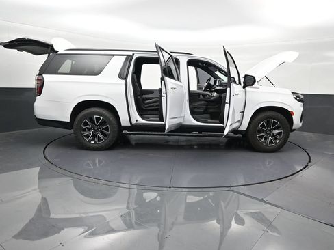 Used 2021 Chevrolet Suburban Z71 w/ Rear Media and Nav Package AWD/4WD image 33