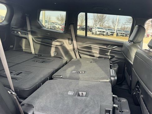 Used 2024 Jeep Grand Cherokee L Laredo image 35