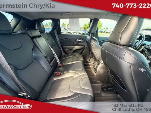 Used 2021 Jeep Cherokee Latitude Lux w/ Mopar Interior Package AWD/4WD image 26