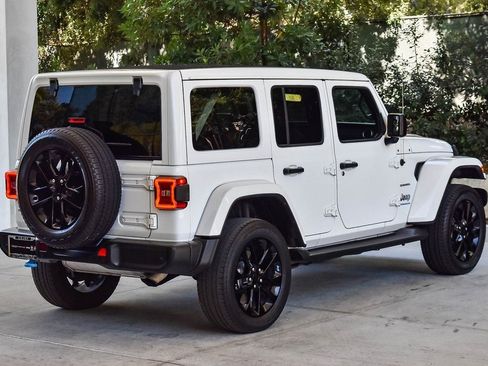 Used 2023 Jeep Wrangler Unlimited Sahara w/ Cold Weather Group image 6