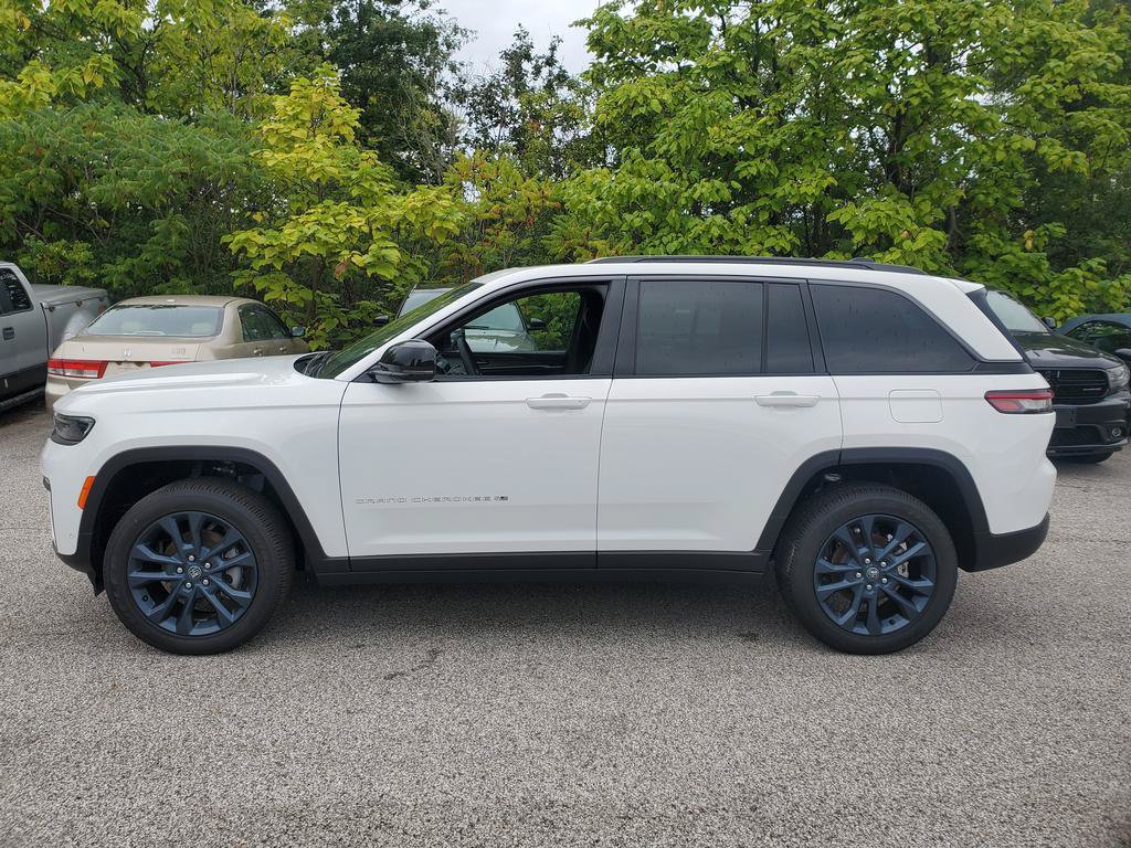 New 2026 Jeep Grand Cherokee Limited AWD/4WD image 3