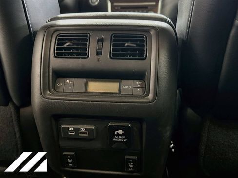 Used 2019 Nissan Pathfinder Platinum AWD/4WD image 28