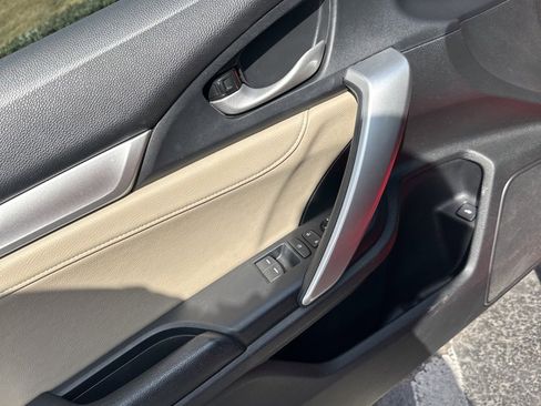 Used 2018 Honda Civic EX-L image 9