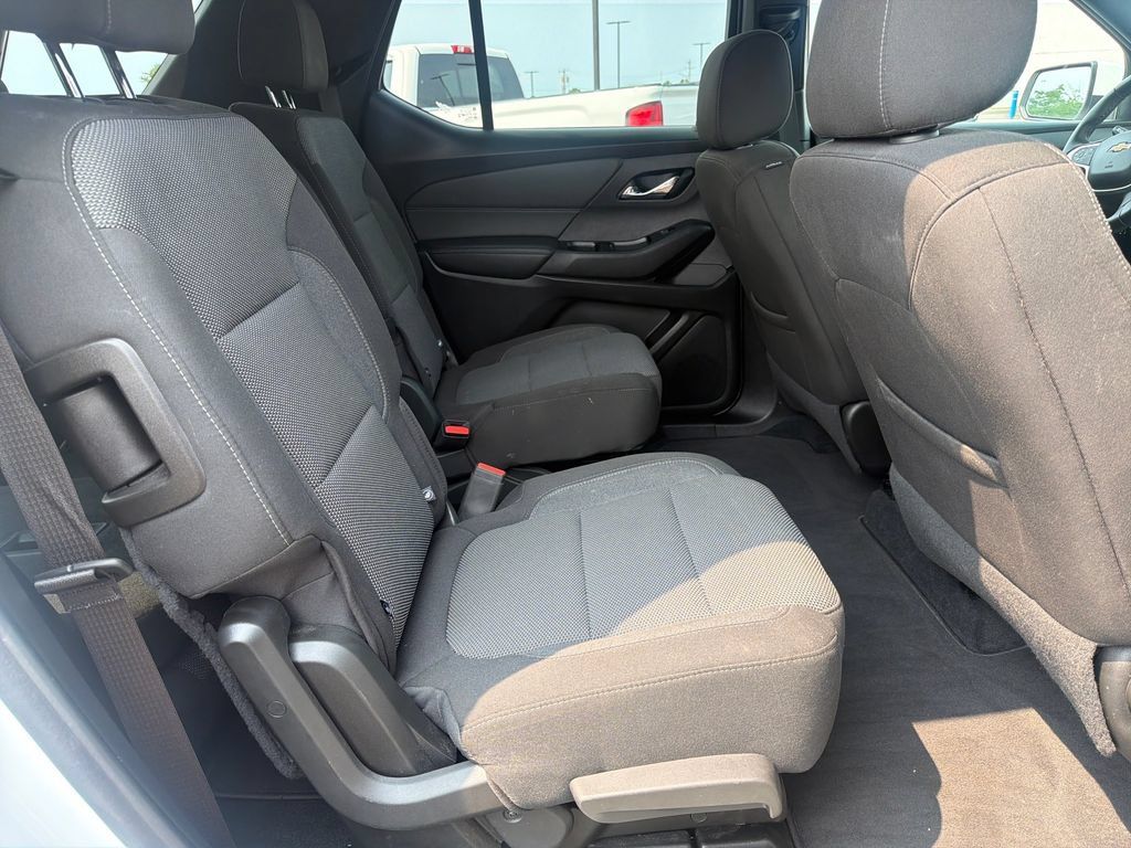 Used 2023 Chevrolet Traverse LT AWD/4WD image 27