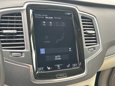 Used 2020 Volvo XC90 T6 Momentum image 11