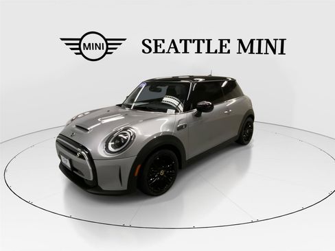 Certified 2024 MINI Cooper SE image 5