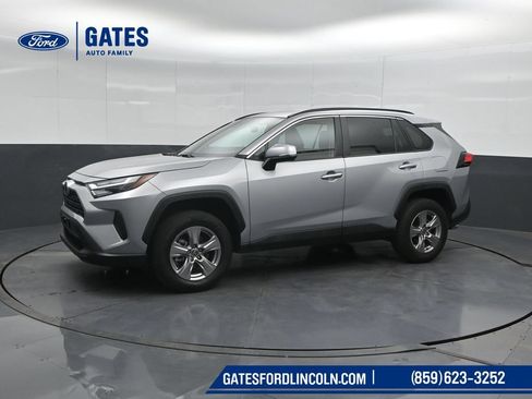 Used 2025 Toyota RAV4 XLE AWD/4WD image 7