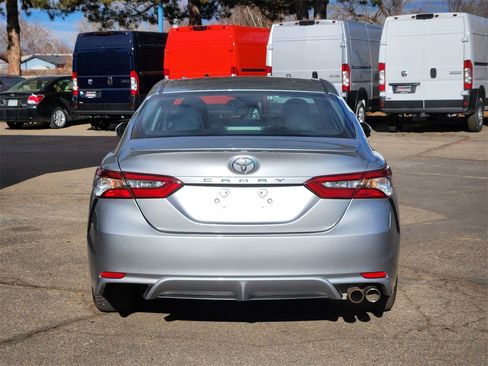 Used 2018 Toyota Camry SE image 12