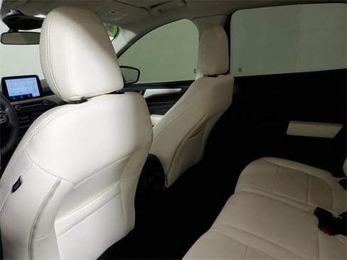 Used 2022 Ford Escape SE w/ SE Sport Appearance Package image 10