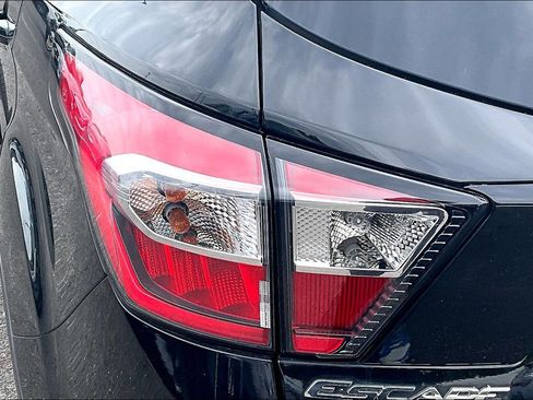 Used 2018 Ford Escape Titanium AWD/4WD image 28