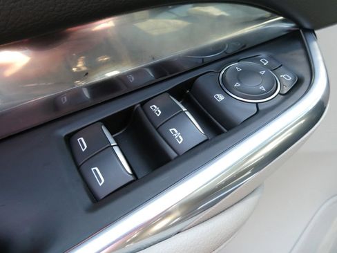 Used 2019 Cadillac XT4 Luxury w/ Cold Weather Package FWD image 24