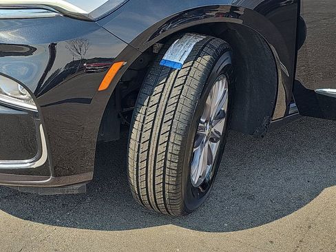 Used 2024 Buick Enclave Premium image 36