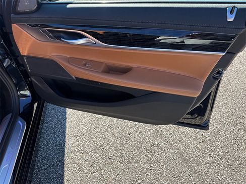 Used 2022 BMW 740i xDrive w/ Premium Package image 14