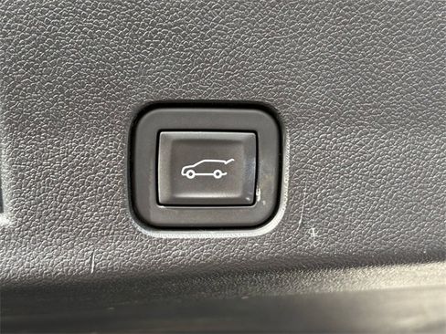 Used 2025 GMC Acadia Elevation image 24