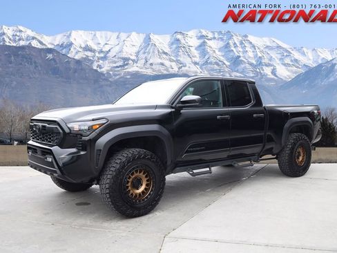 Used 2025 Toyota Tacoma TRD Off-Road AWD/4WD image 1
