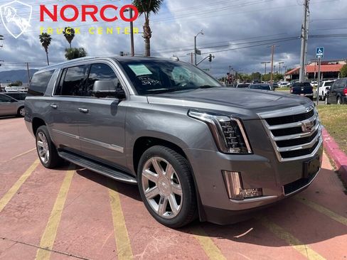 Used 2019 Cadillac Escalade ESV Luxury image 40