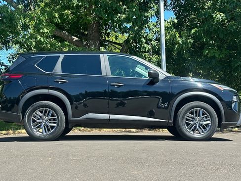 Used 2024 Nissan Rogue S AWD/4WD image 8