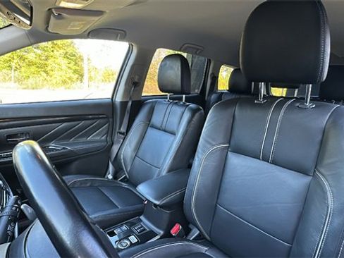 Used 2018 Mitsubishi Outlander SEL image 23