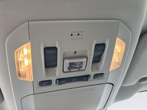 Used 2021 Toyota Highlander XLE AWD/4WD image 20