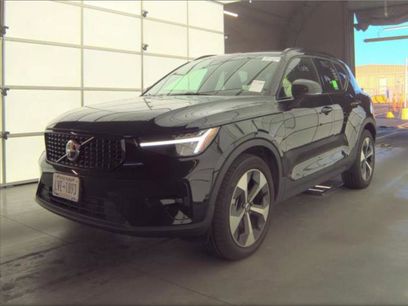 Used 2025 Volvo XC40 B5 Plus