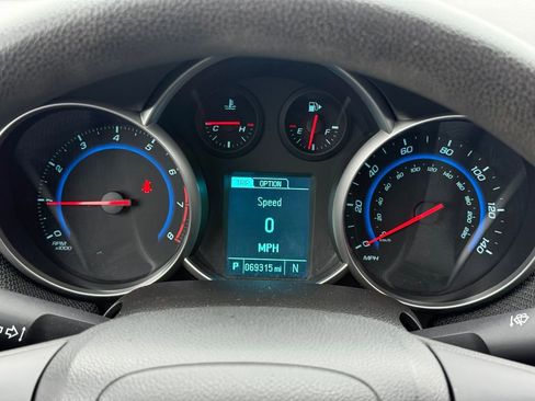 Used 2016 Chevrolet Cruze LT image 36