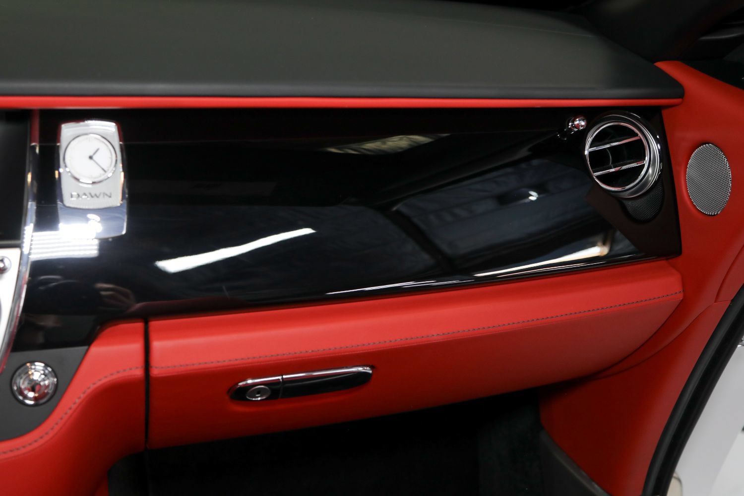 Used 2018 Rolls-Royce Dawn RWD image 49