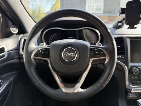 Used 2017 Jeep Grand Cherokee Altitude image 2