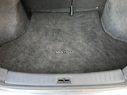Used 2019 Nissan Sentra SV w/ Special Edition Package FWD image 9