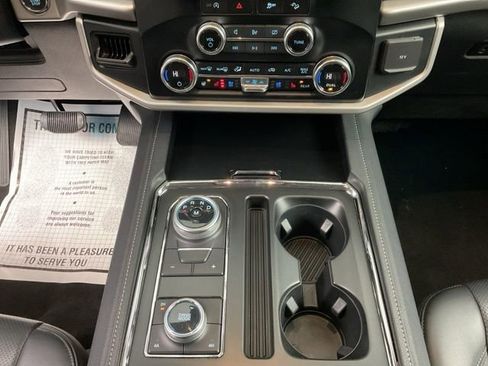 Used 2024 Ford Expedition XLT image 20