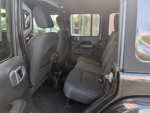 Used 2018 Jeep Wrangler Unlimited Sahara w/ LED Lighting Group AWD/4WD image 22