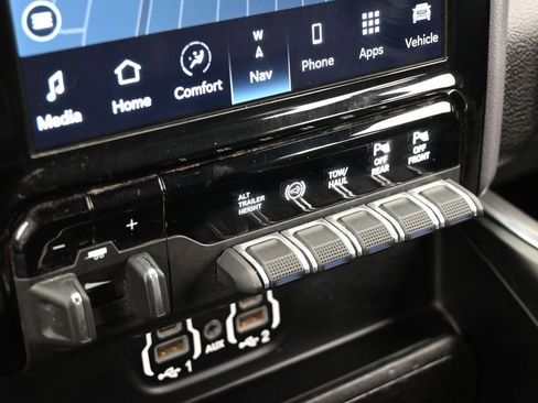 Used 2024 RAM 3500 Laramie w/ Night Edition image 32