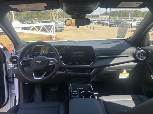 New 2026 Chevrolet Equinox LT w/ Convenience Package II FWD image 39