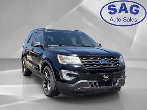 Used 2017 Ford Explorer XLT w/ Equipment Group 202A FWD image 2