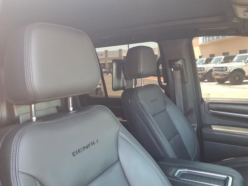 Used 2021 GMC Yukon Denali w/ Denali Ultimate Package AWD/4WD image 12