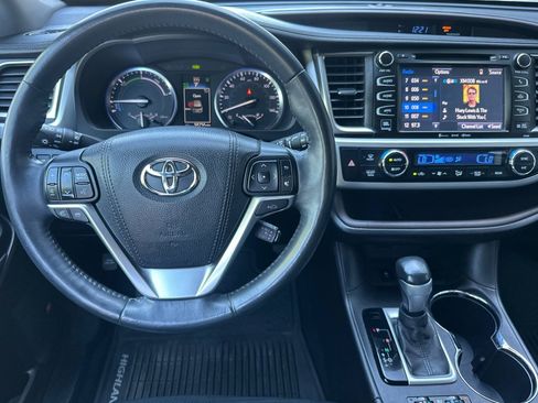 Used 2016 Toyota Highlander Limited Platinum image 18