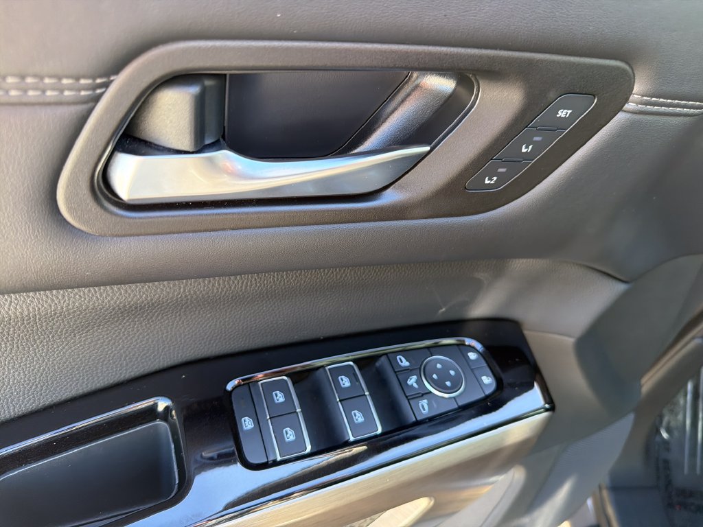 Used 2024 Nissan Pathfinder Platinum FWD image 19