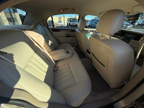Used 2006 Lincoln Town Car Signature image 14