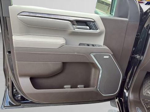 Used 2025 Chevrolet Silverado 1500 LTZ image 16