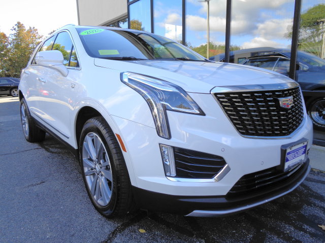 Used 2025 Cadillac XT5 Premium Luxury w/ LPO, Floor Liner Package AWD/4WD image 4