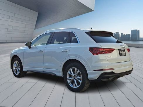 Certified 2025 Audi Q3 2.0T Premium w/ Convenience Package image 4