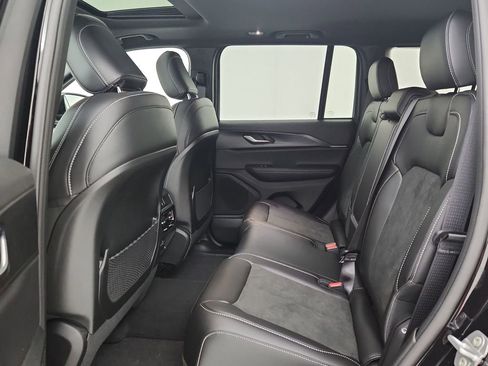 New 2025 Jeep Grand Cherokee Altitude image 23