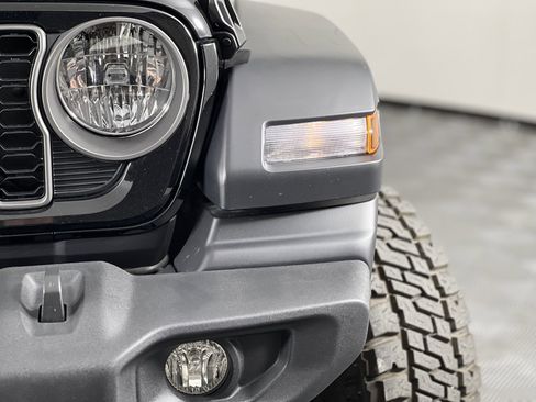 Used 2025 Jeep Wrangler Sport S image 5