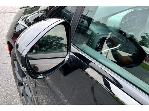 Used 2025 Chrysler Pacifica Limited FWD image 31